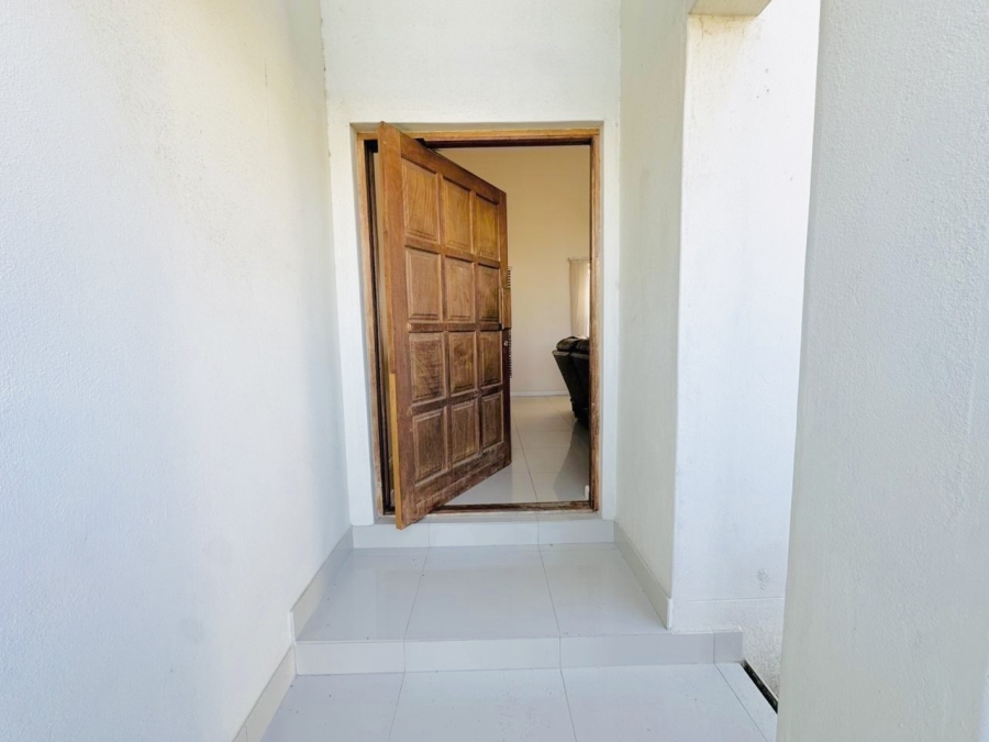 4 Bedroom Property for Sale in Parklands North Western Cape